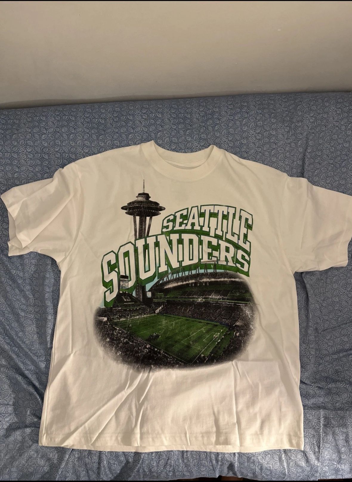 Seattle Sounders FC Graphic T-Shirt (Large)