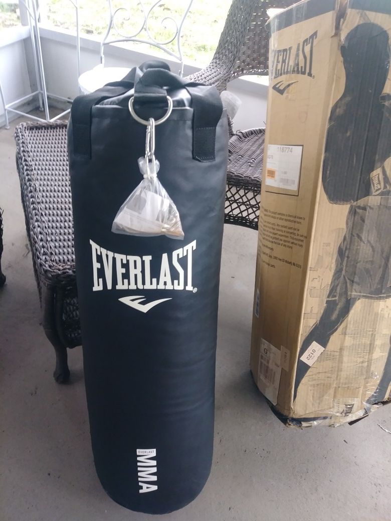 NEW PUNCHING BAG NEVER USE $35!!!