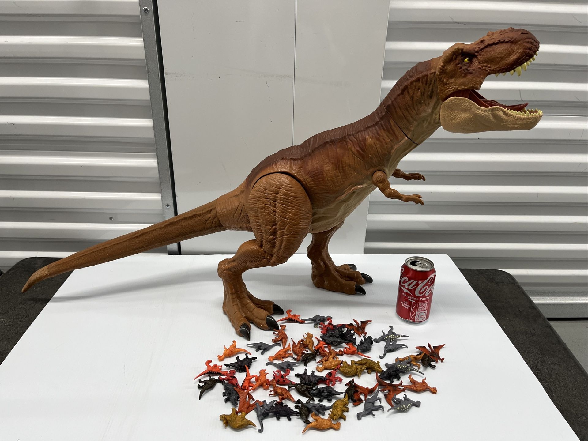 42” Jurassic World Fallen Kingdom Super Colossal Tyrannosaurus Rex