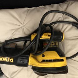 DWE6421 Random Orbit Palm Sander 