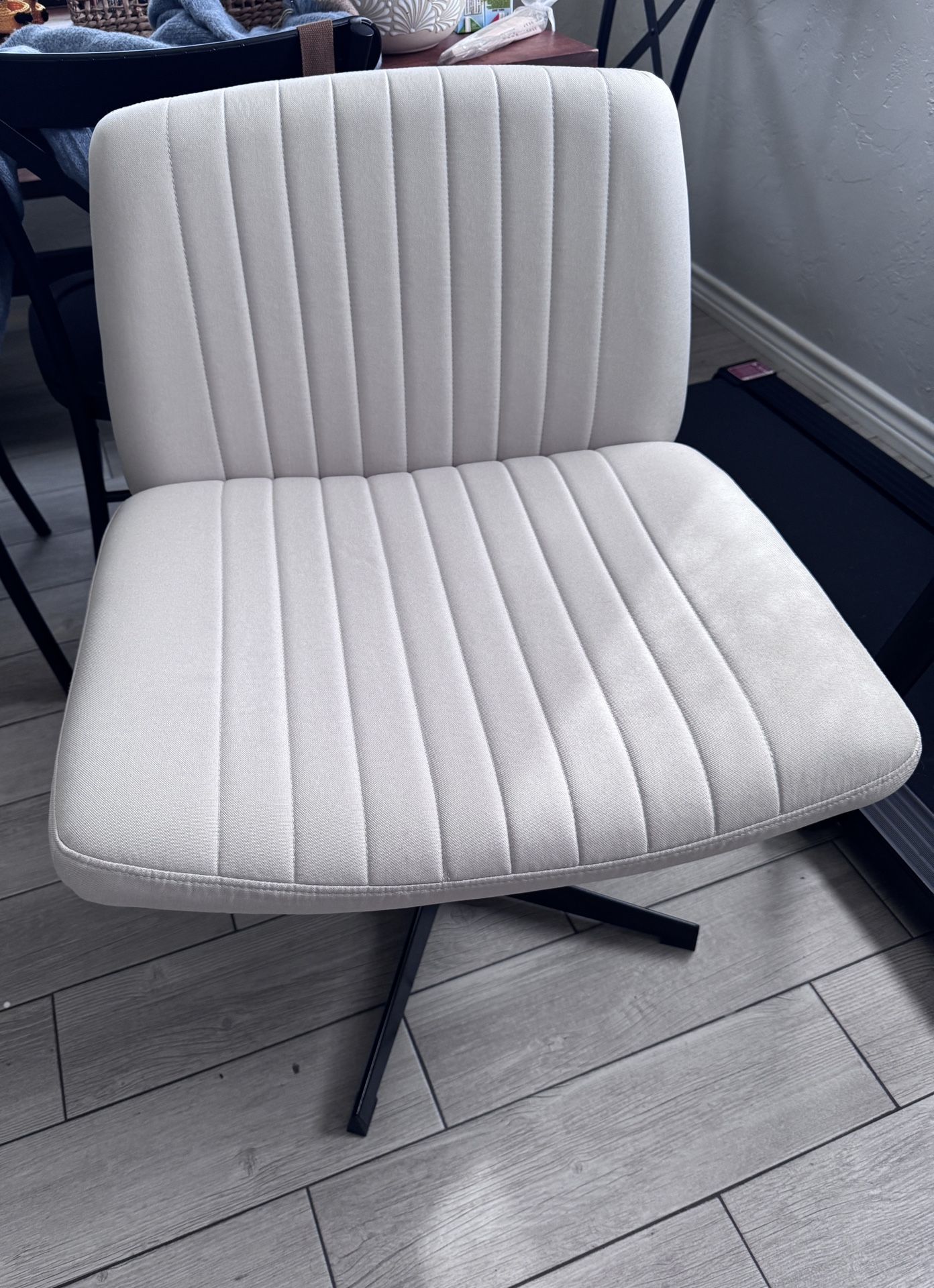 Criss Cross Chair (Oversized) Computer Chair