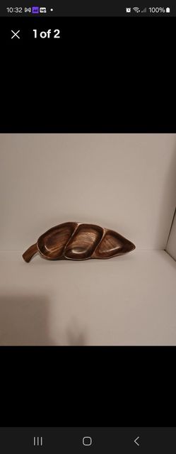 Monkey pod leaf tray