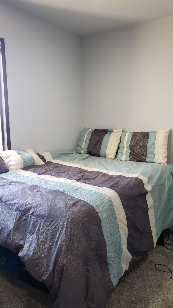 Full/ Queen bed set