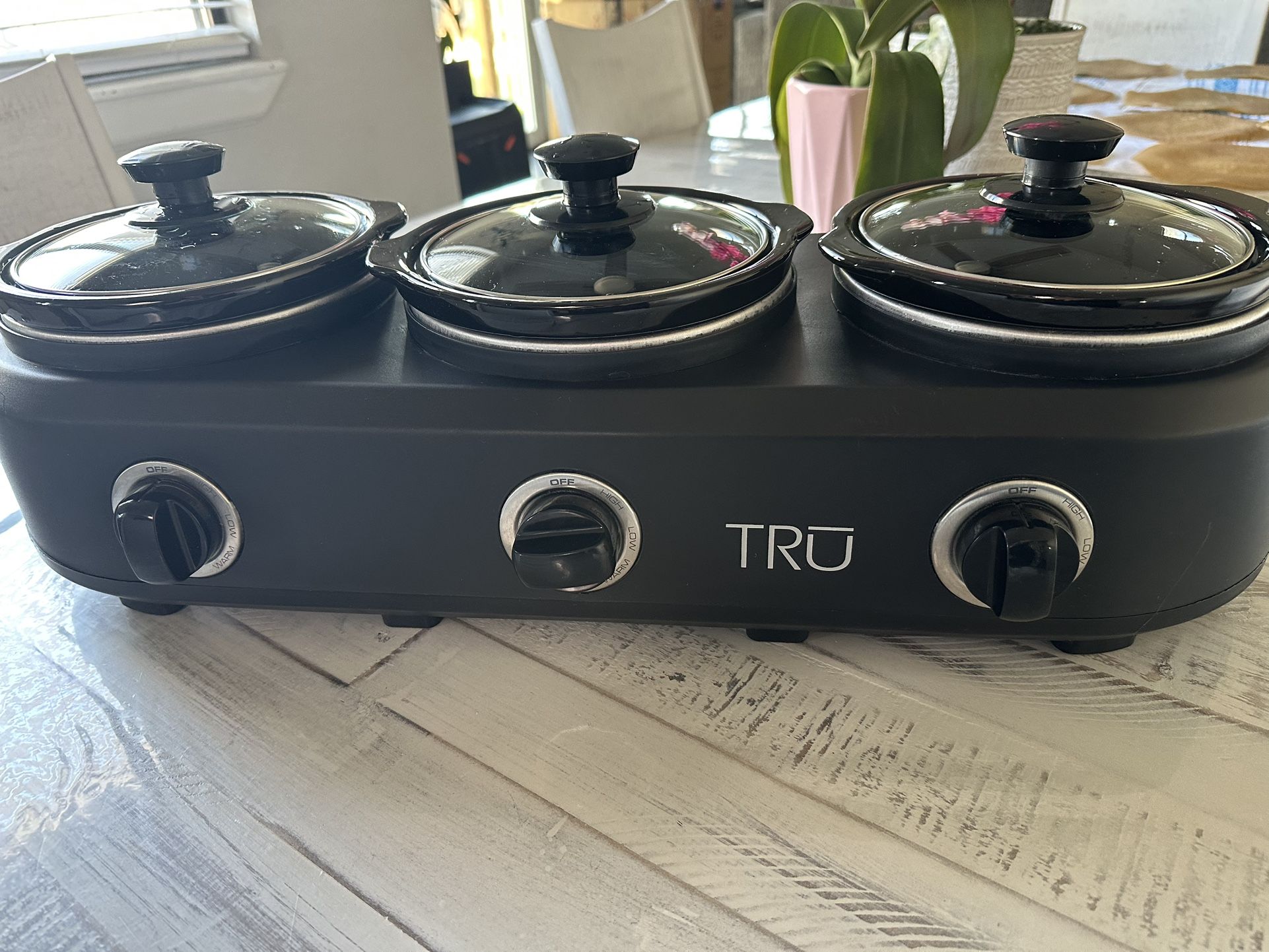 Like New! triple Buffet Servers