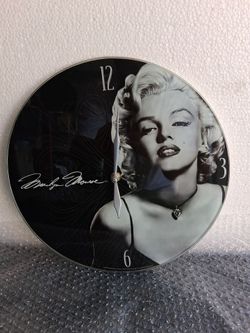 Marilyn Monroe clock 12" in diameter very good condition