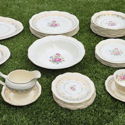 Stetson American Beauty China Dishes  22 karat  Gold  42 pieces 
