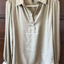Banana Republic Women’s Light Green Blouse 