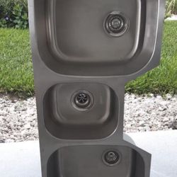 46 × 20 Brand new   under   Mount 3 campartments STAINLESS STEEL custom deep  sink. $ 350