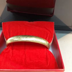 Bangle Bracelet 14k