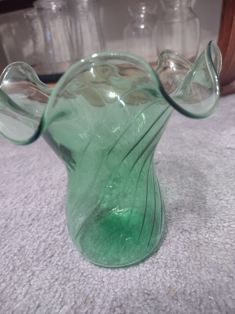 Anchor Hocking Green Glass Ruffled Top Vase