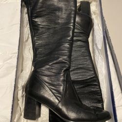 Stuart Weitzman black boots size 8.5 M 