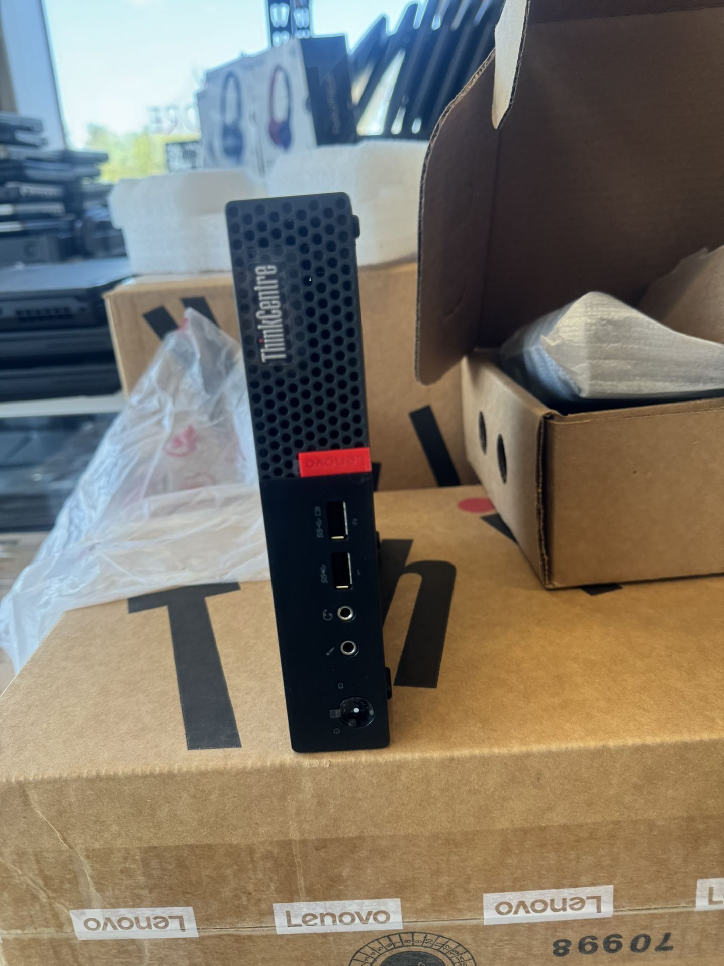 Lenovo ThinkCenter Micro PC, Core i5 7th Gen, 16gb ram, 256gb SSD, comes with mount and Charger, it has built in WiFi , windows 11 installed Price is