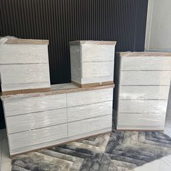 Dresser , chest and 2 nightstands  - Cómoda , Gavetero y 2 mesitas de noche