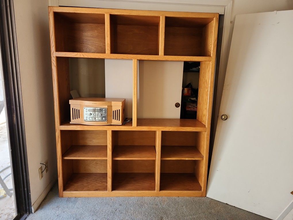 Bookcase/Shelving Unit