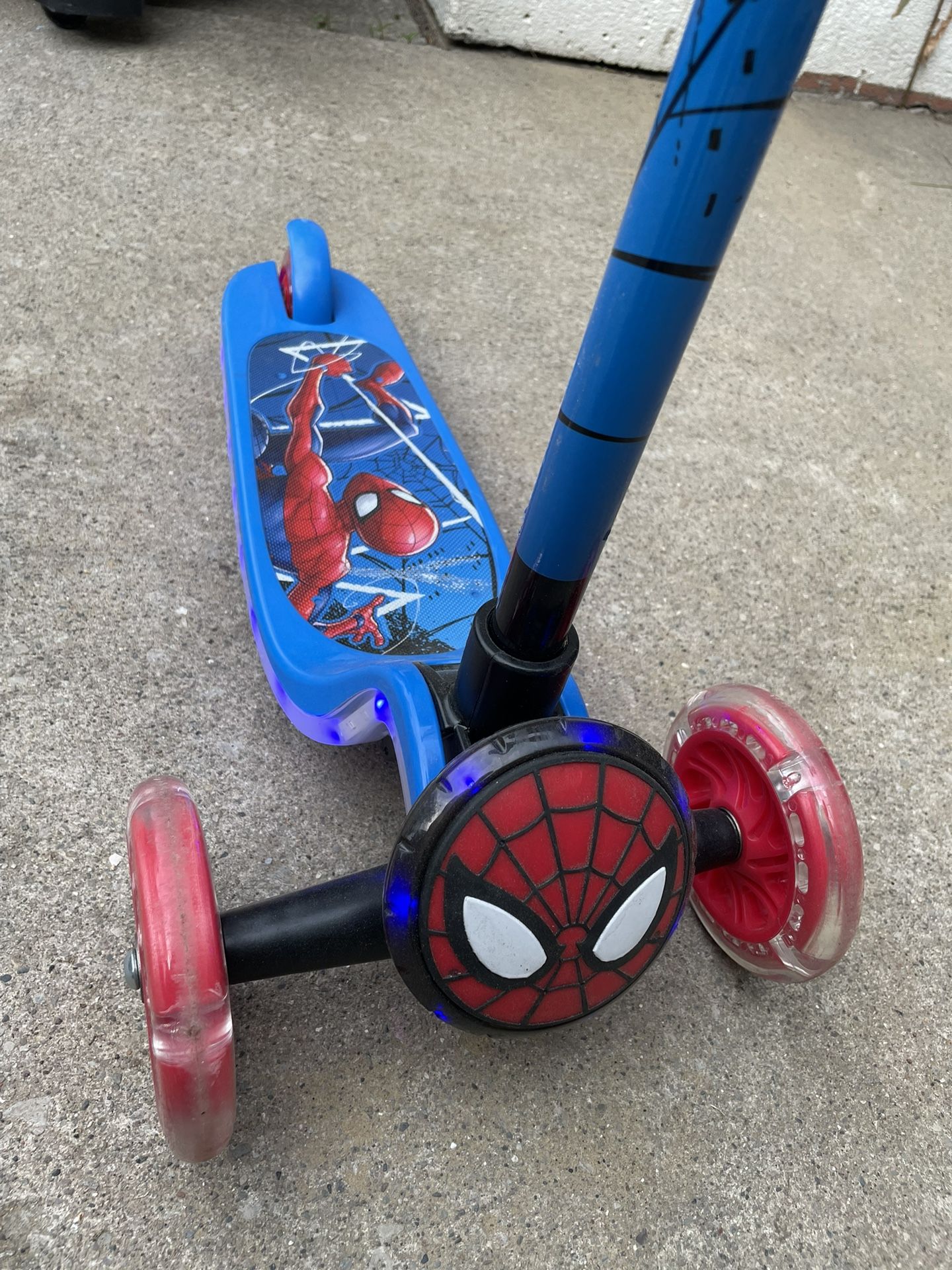 Spiderman Light Up Scooter