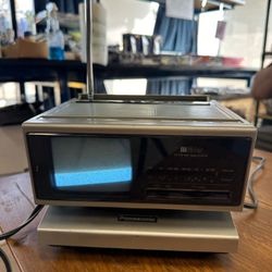 Panasonic BiSider TR-4060P Folding TV Alarm Clock AM/FM Radio 1982