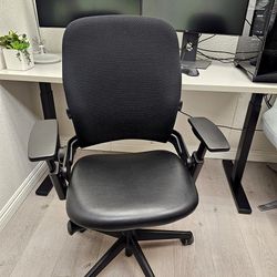 LIKE NEW STEELCASE LEAP V2 BLACK LEATHER 3D KNIT FULLY ADJUSTABLE ARMS LUMBAR SUPPORT