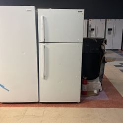 Insignia Top Freezer Apartment Size Refrigerator‼️ Or Garage Refrigerator 