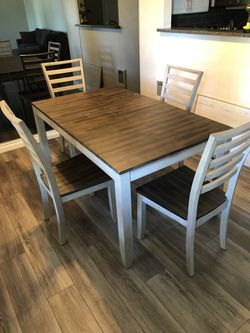 Solid wood kitchen butterfly leaf table w/ chairs
