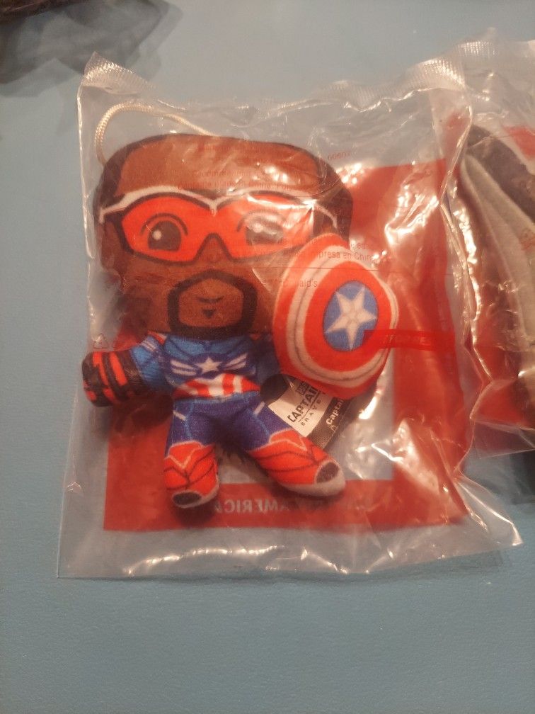 McDonald's Happy Meal Toys Capitan America 2024