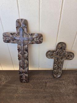 2 Ceramic Crosses home decor, wall hanging, indoor-outdoor. House, patio, porch, Pickup East side-Cash Only.
2 cruces de cerámica para decoración del