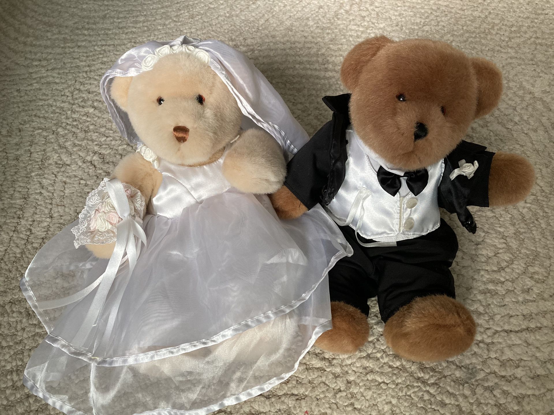 Collectible WEDDING BRIDE & GROOM TEDDY BEARS