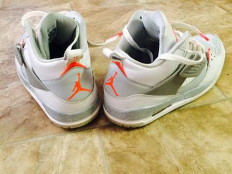 Like new Jordans shoes zize 11 .