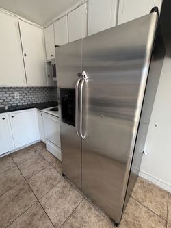 GE Stainless Steel Fridge