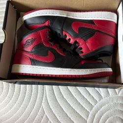 Air Jordan 1 Mid