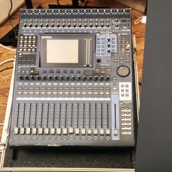 Yamaha DM 1000 Digital Audio Mixer with Case