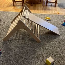 Lily and River Pikler Triangle