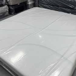 KING SIZE TEMPURPEDIC PROADAPT (FIRM) MATTRESS & BOX SPRINGS BED SET