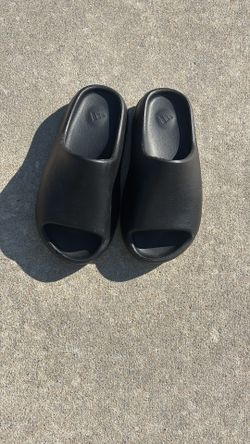 Adidas Yeezys slides