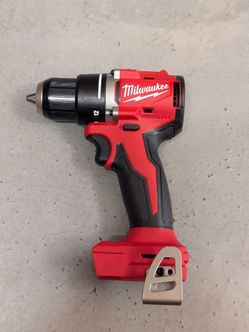 Milwaukee M18 18V Lithium-Ion Brushless Cordless Drill/Driver