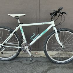 Trek 7000 Mountain Bike