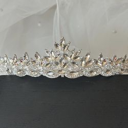 BRAND NEW unused bridal tiara / crown