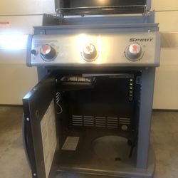 Weber 3 Burner Outdoor Grill (like New) With Extras 