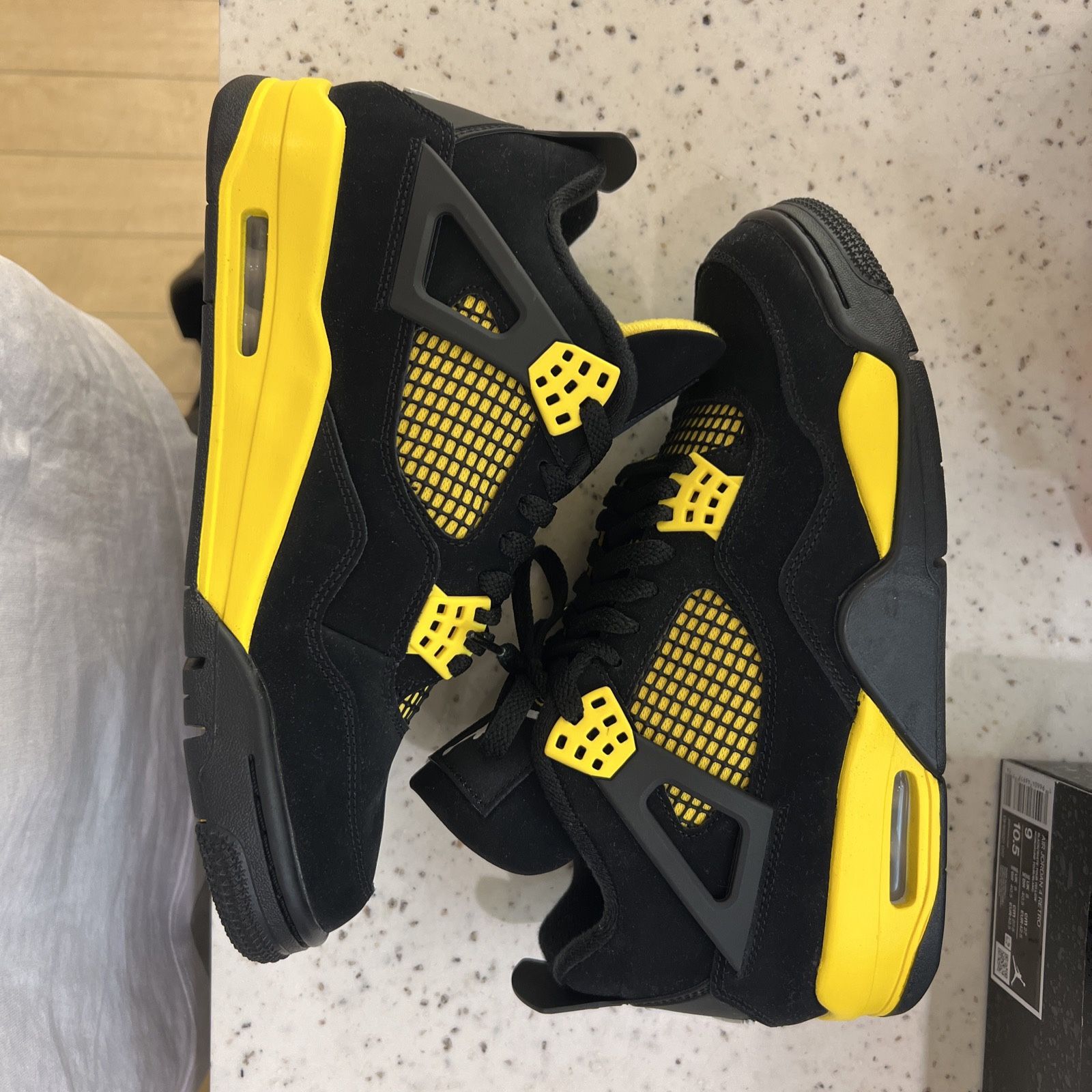 Nike Air Jordan 4 “Yellow Thunder” SZ 9