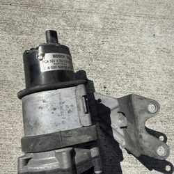 Mercedes W218 CLS550 E550 CLS63 AMG Auxiliary AUX Circulation Water Pump OEM