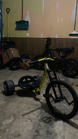 Razor drift trike (need gone - highly negotiable)