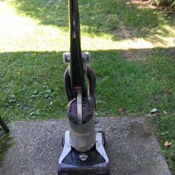 Bissell Model 1328 CLEANVIEW Vacuum Cleaner **FREE**