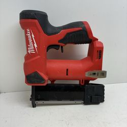 Milwaukee M12 Pin Nailer 201831/12