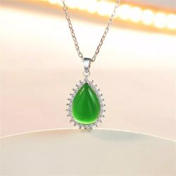 Gorgeous Women Valentines 💝 Teardrop Emerald Green Necklace Pendant 