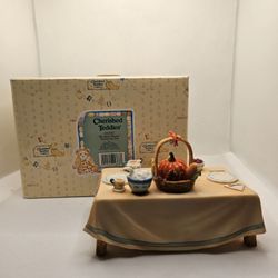 New CHERISHED TEDDIES Bear table Thanksgiving FIGURINE AUTUMN Fall thanks decor

Mint condition, has been stored in the box and never displayed

Box h