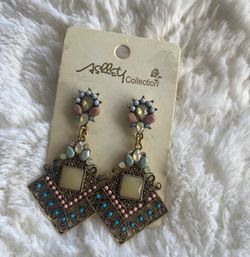 Earrings 