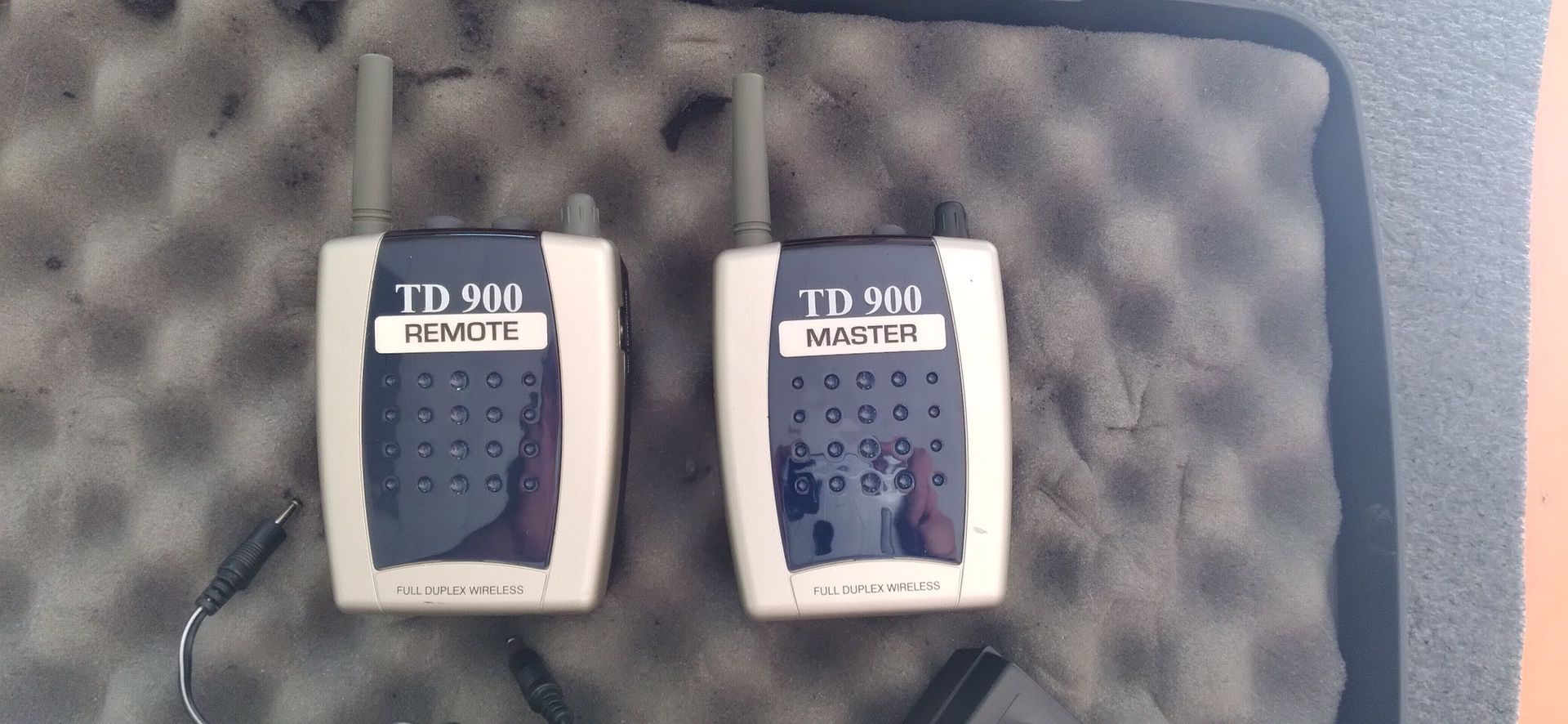 TD900 Wireless Headset with padded case