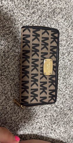 Michael Kors Zip-Around Wallet