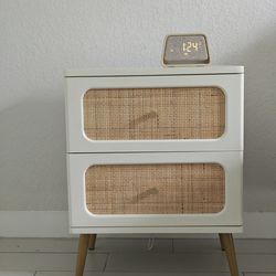 Nightstand - Mesa de noche