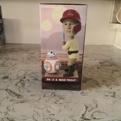 Mike Trout And Bb-8 Angels Bobblehead not open