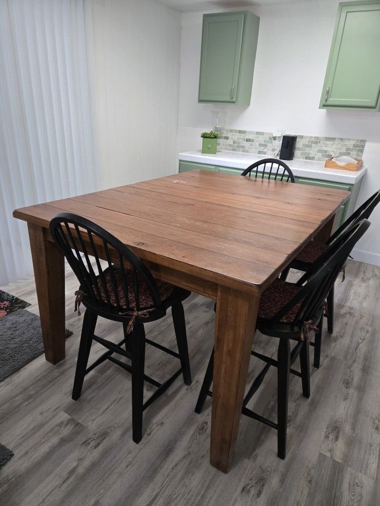 Diningroom Table With Chairs - Solid Oak